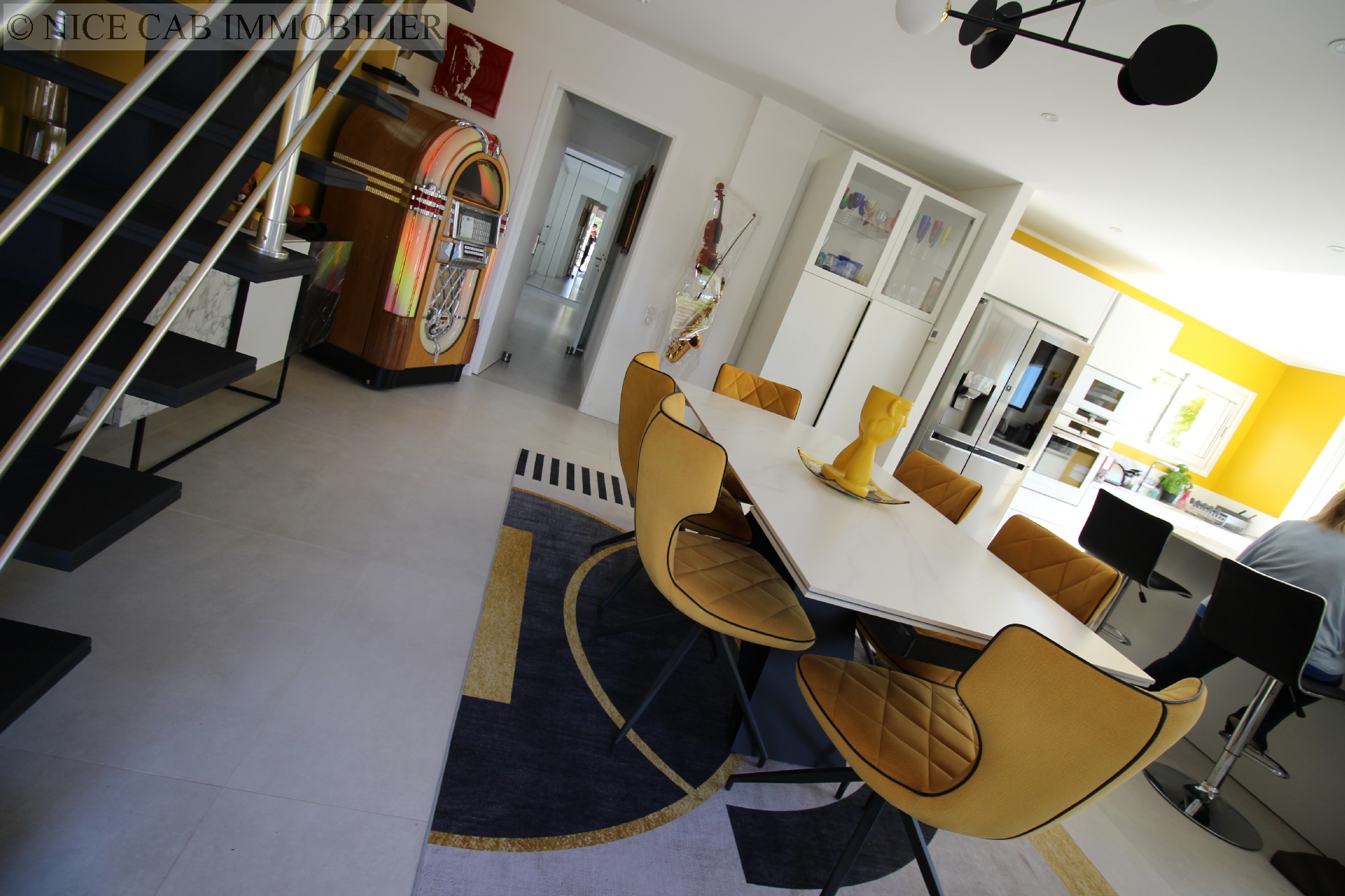 Maison à vendre, SAINT LAURENT DU VAR, 240 m², 6 pièces
